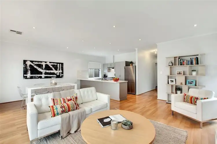 1 Cowra Crescent, Park Holme SA 5043