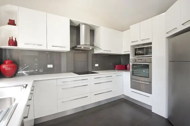 10 Pasadena Avenue, Bateau Bay NSW 2261