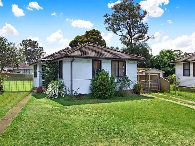 6 Awatea Place, Lethbridge Park NSW 2770