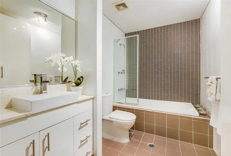Fifth view of Homely unit listing, 2/10-12 Oaks Avenue, Dee Why NSW 2099