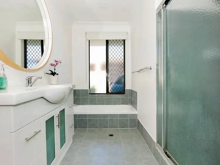 Fourth view of Homely house listing, 21 Cullen Court, Camillo WA 6111