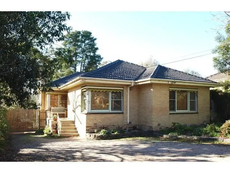 7 Crest Grove, Nunawading VIC 3131