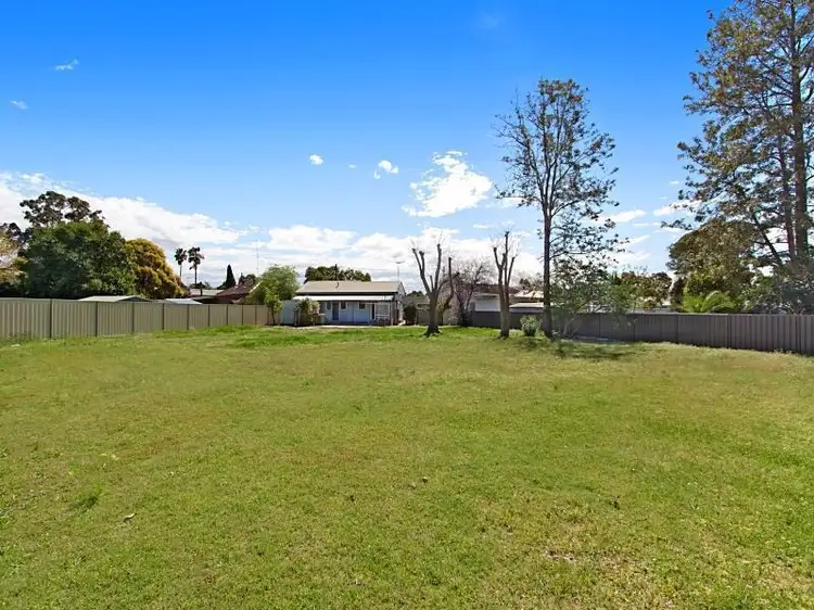 33 Dorothy Crescent, Colyton NSW 2760