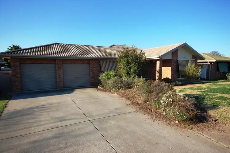 52 Balleroo Crescent, Glenfield Park NSW 2650