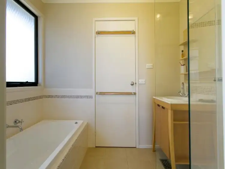 Fifth view of Homely house listing, 8 Jenola Court, Hastings VIC 3915