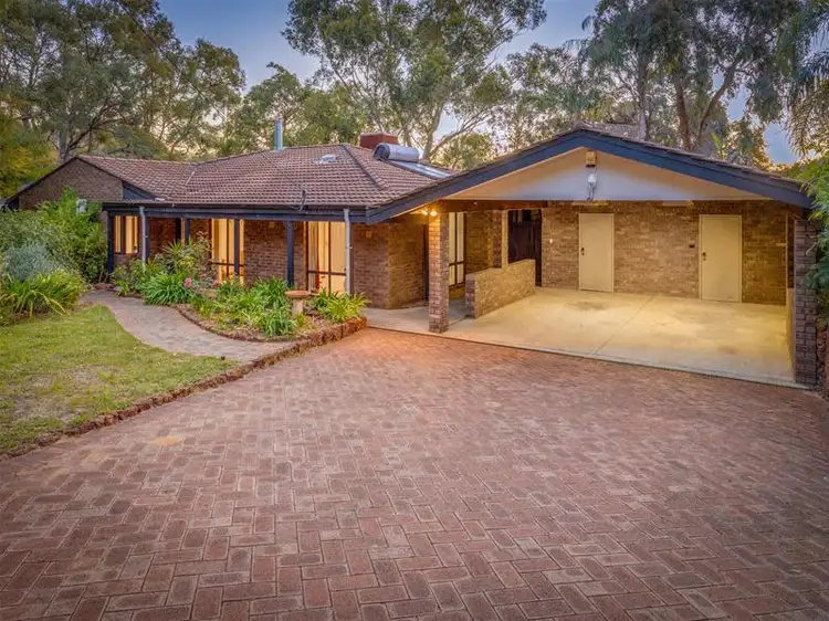 6 Barnes Road, Roleystone WA 6111
