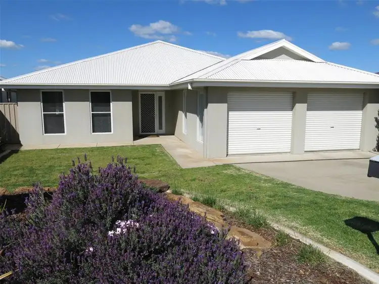 16 Bindari Avenue, Glenfield Park NSW 2650