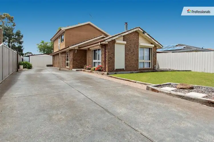 16 Moss Street, Melton South VIC 3338