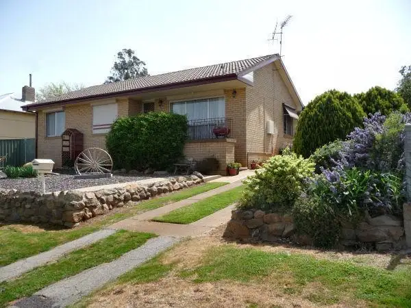 54 Mount Street, Yass NSW 2582