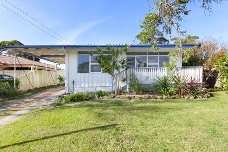 32 Bolt Street, Shoalhaven Heads NSW 2535