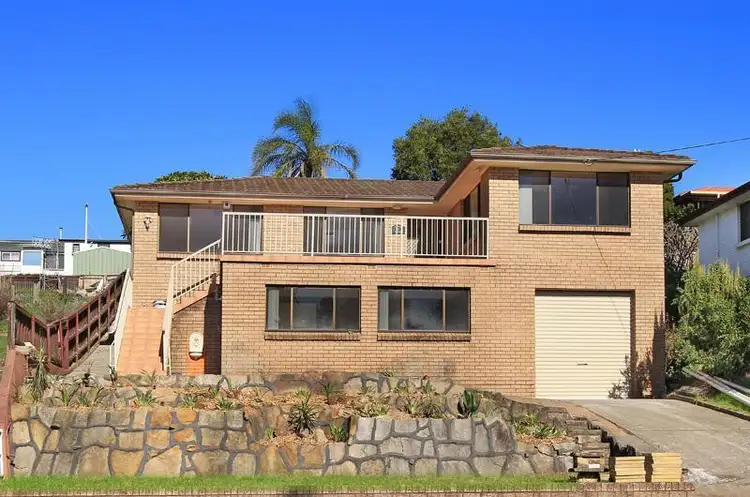 11 Beverley Avenue, Unanderra NSW 2526
