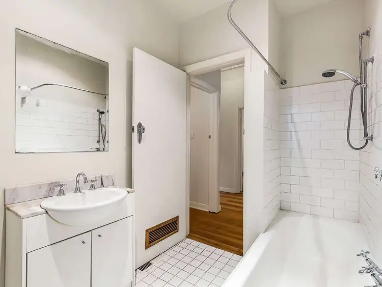 Sixth view of Homely apartment listing, 2/5 Finchley Court, Hawthorn VIC 3122