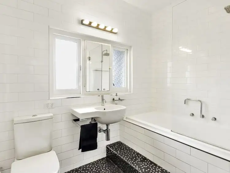 Fourth view of Homely apartment listing, 4/611 Burke Road, Hawthorn East VIC 3123