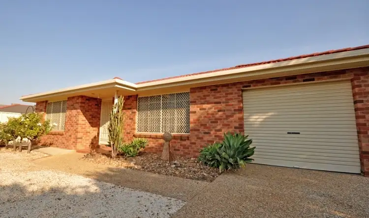 16 Albion Grove Crescent, Griffith NSW 2680