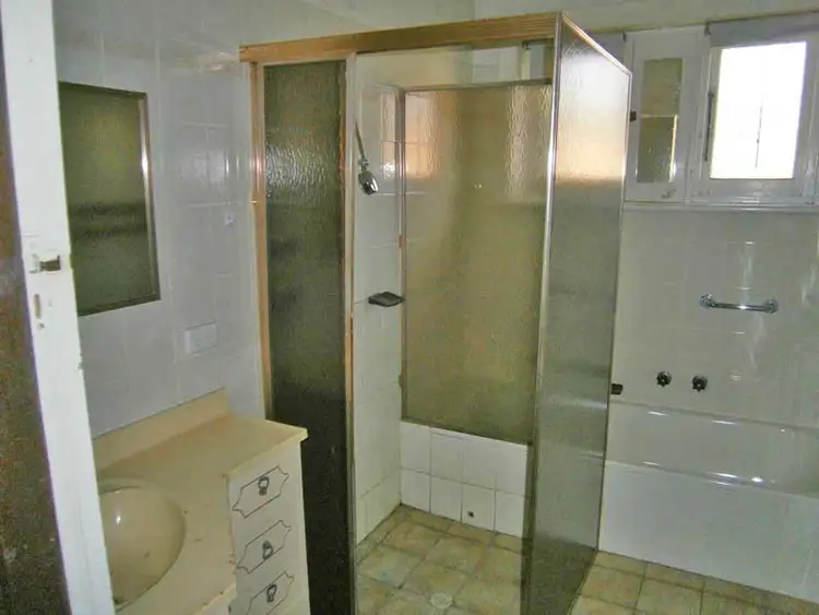 Fifth view of Homely house listing, 1 Matthews Street, Waikerie SA 5330
