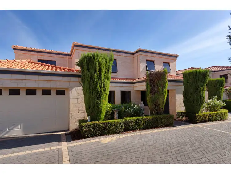 2/101 Bindaring Parade, Claremont WA 6010