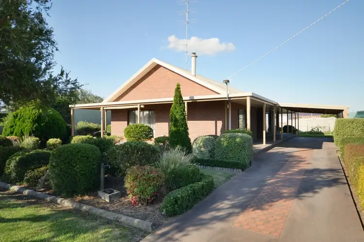17 GARDEN AVENUE, Bairnsdale VIC 3875
