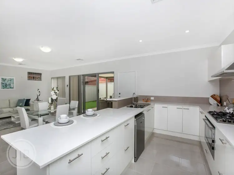 37A Henning Crescent, Manning WA 6152