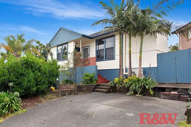 38 Hugh Avenue, Peakhurst NSW 2210