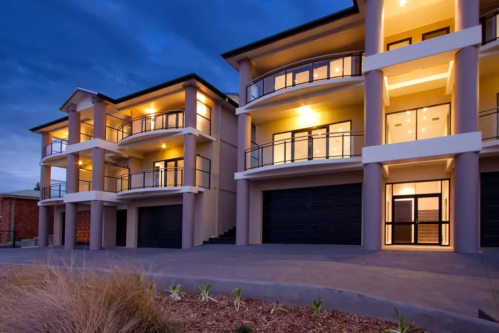 Main view of Homely unit listing, 2/18-20 Railway Street, Turvey Park NSW 2650