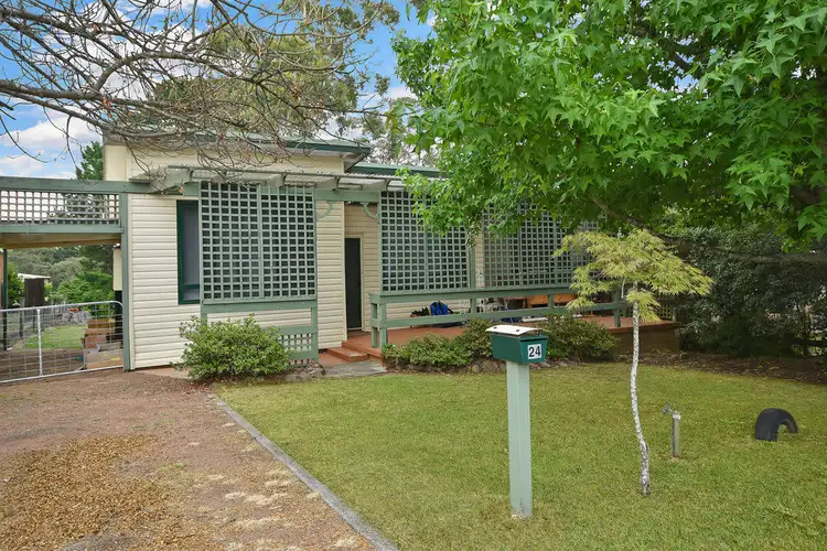 24 Paris Parade, Katoomba NSW 2780
