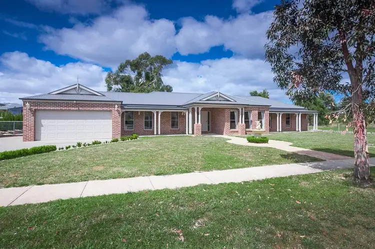 121 Willowbank Rd, Gisborne VIC 3437