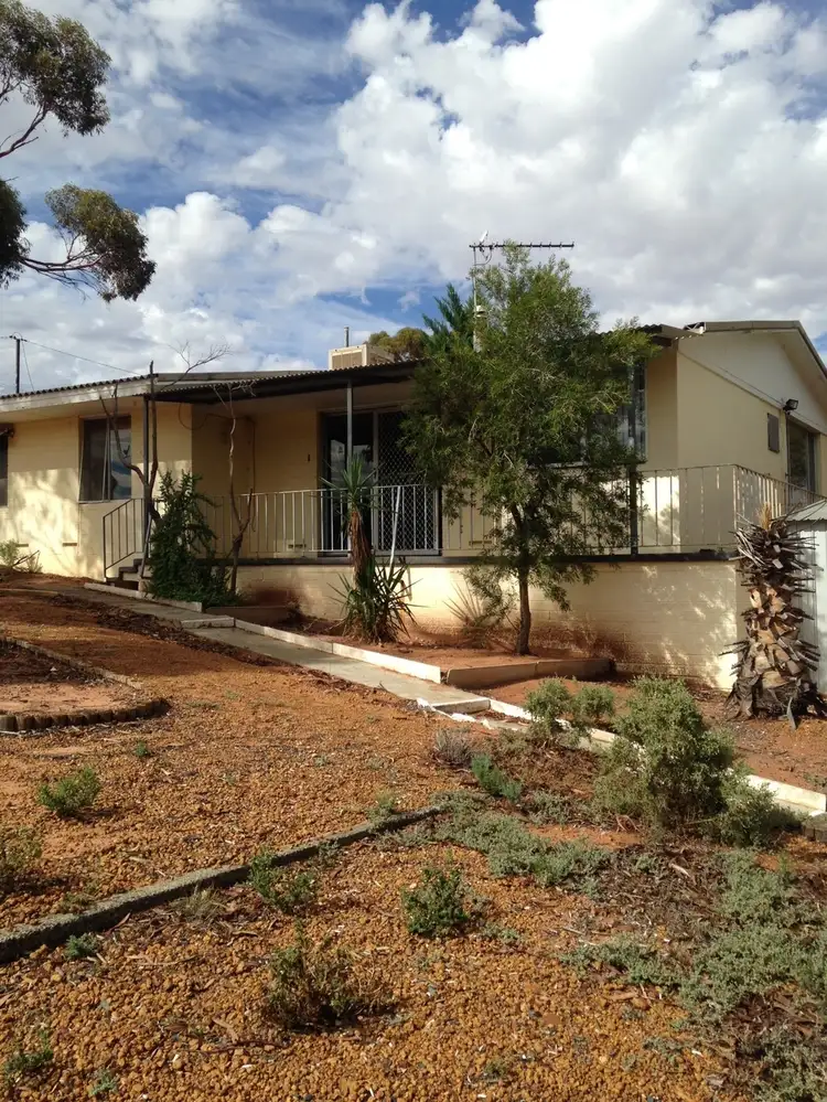 1 Bachelor Avenue