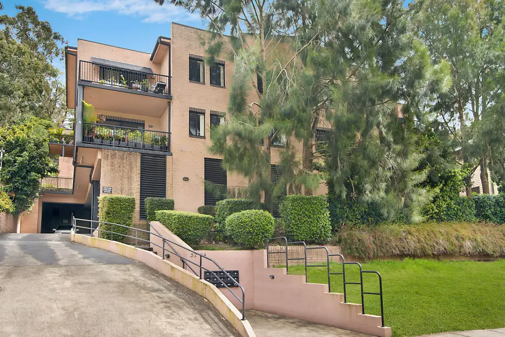 Main view of Homely unit listing, 10/52-54 Holden Street, Gosford NSW 2250