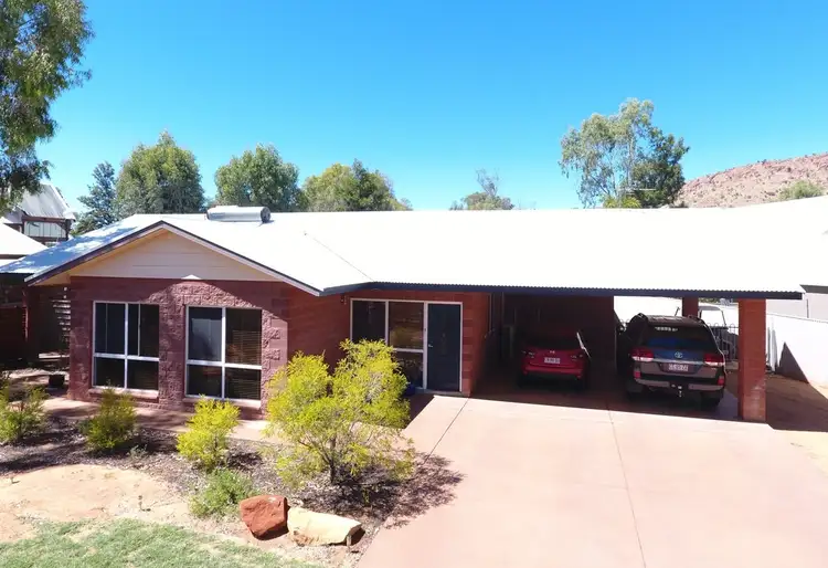 8 THE LINKS, Desert Springs NT 870