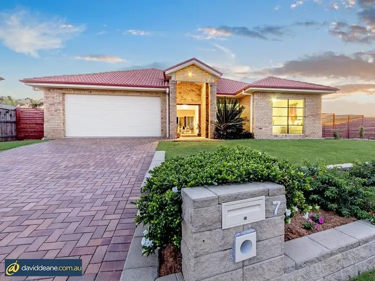 7 Hopkins St, Petrie QLD 4502