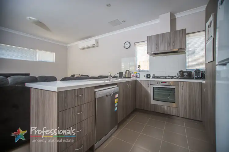 8 Churchill Green, Canning Vale WA 6155