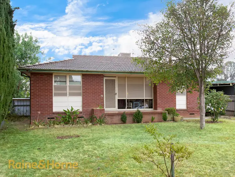 31 Chifley Crescent, Kooringal NSW 2650