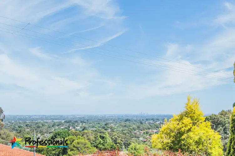 18 Carrick Rd, Mount Richon WA 6112