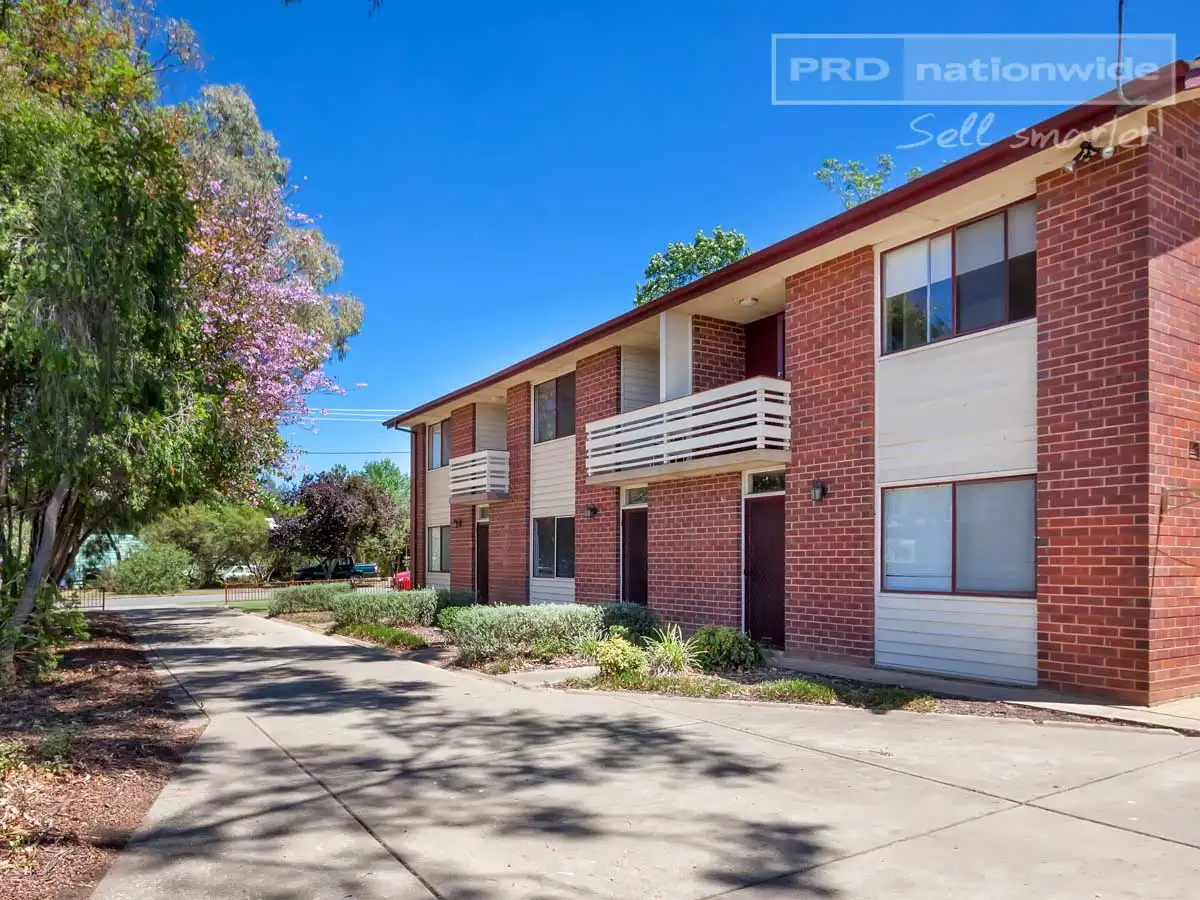 Main view of Homely unit listing, 2/17 Cochrane Street, Kooringal NSW 2650