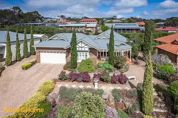 6 Kurung Court West, Gisborne VIC 3437
