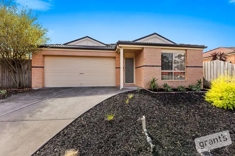 28 Wakenshaw Crescent, Pakenham VIC 3810