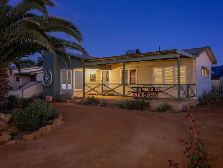 250 First Street, Wonthella WA 6530