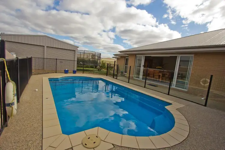Second view of Homely house listing, 10 Freshwater Court, Mildura VIC 3500
