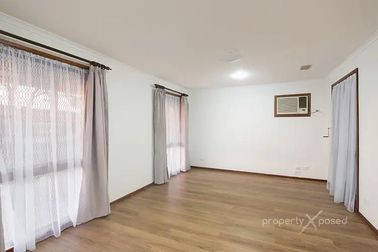 Second view of Homely house listing, 5 Elmsford Court, Keysborough VIC 3173
