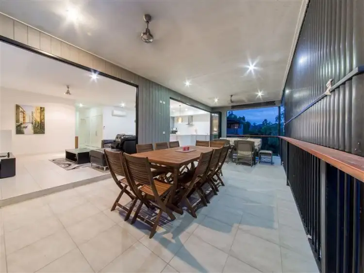 20 Whitehaven Crescent, Cannonvale QLD 4802