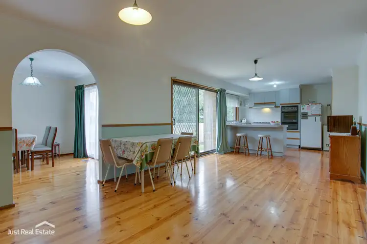 Fourth view of Homely house listing, 4 Foulds Court, Berwick VIC 3806