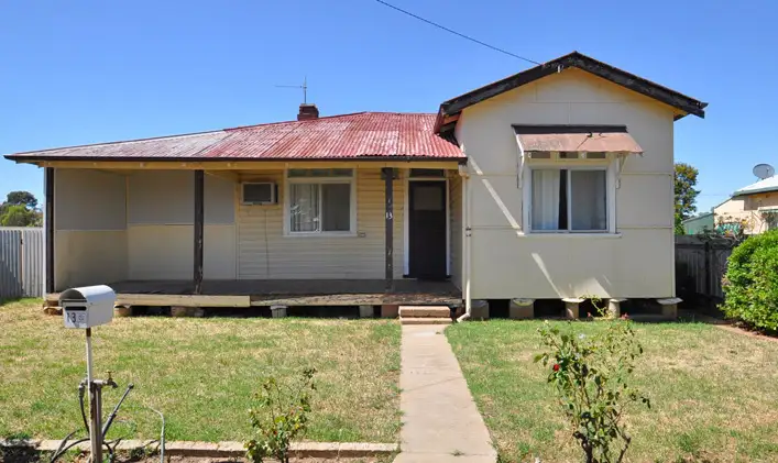 13 Lord Street, Junee NSW 2663