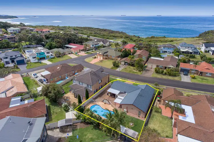 6 Sapphire Close, Caves Beach NSW 2281