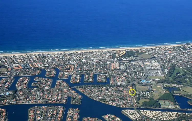 Unit @ 16 Oceanic Drive, Mermaid Waters QLD 4218