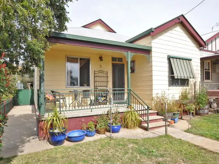 8 Kemp Street, Junee NSW 2663