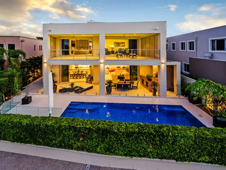 5 Hampton Court, Sovereign Islands QLD 4216