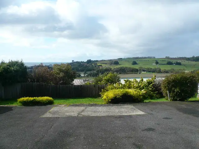 2/3 Laurel Place