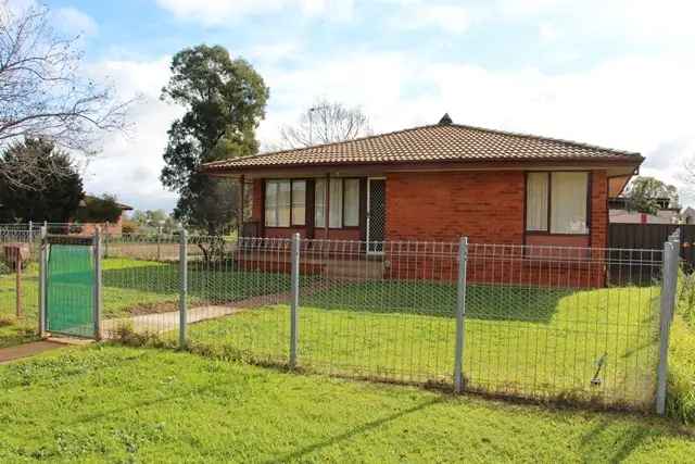 4 Snaith Place, Griffith NSW 2680