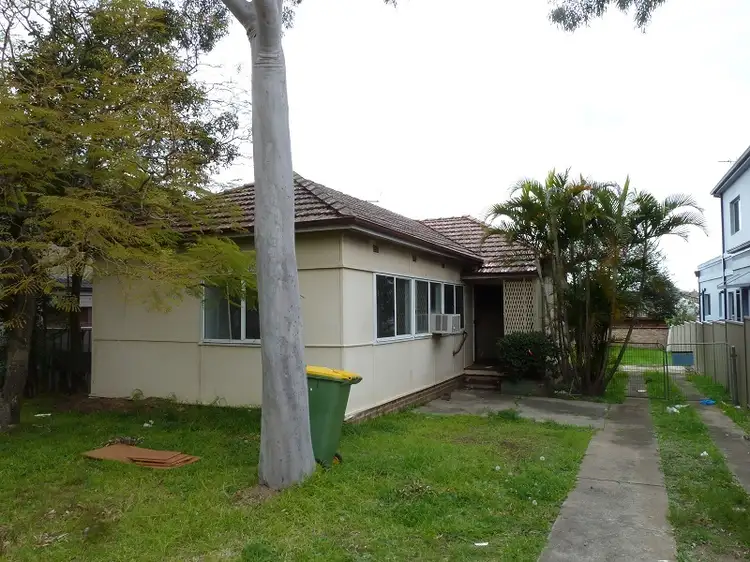 52 NAPOLEON ST, Greenacre NSW 2190