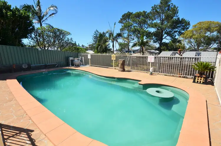 4 Stokes Street, Redhead NSW 2290